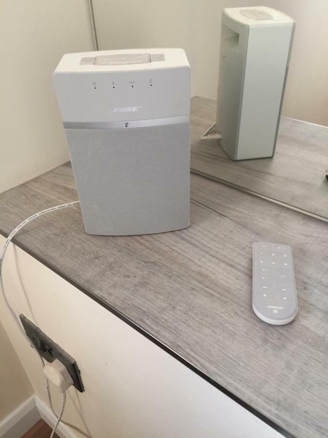 Self-Contained Small Apt. 韦茅斯 外观 照片