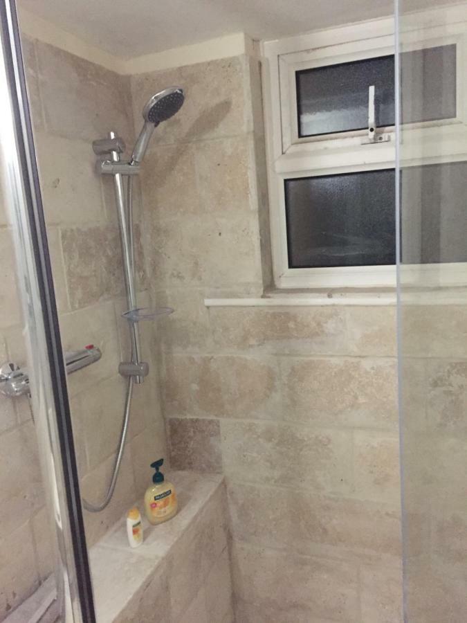 Self-Contained Small Apt. 韦茅斯 外观 照片