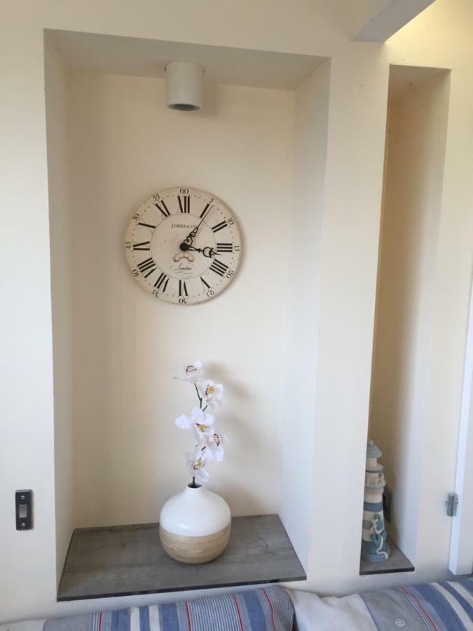 Self-Contained Small Apt. 韦茅斯 外观 照片